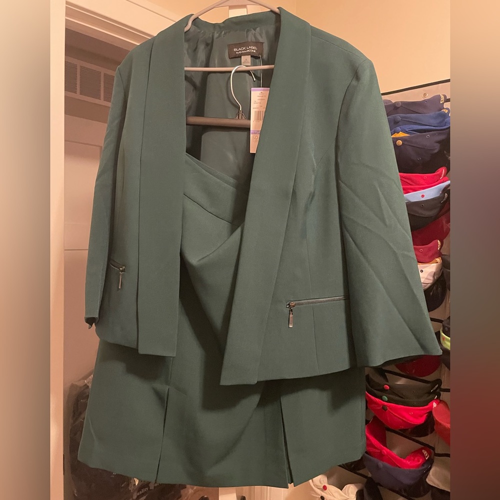 New with tags Black Label by Evan Picone Blazer and Skirt